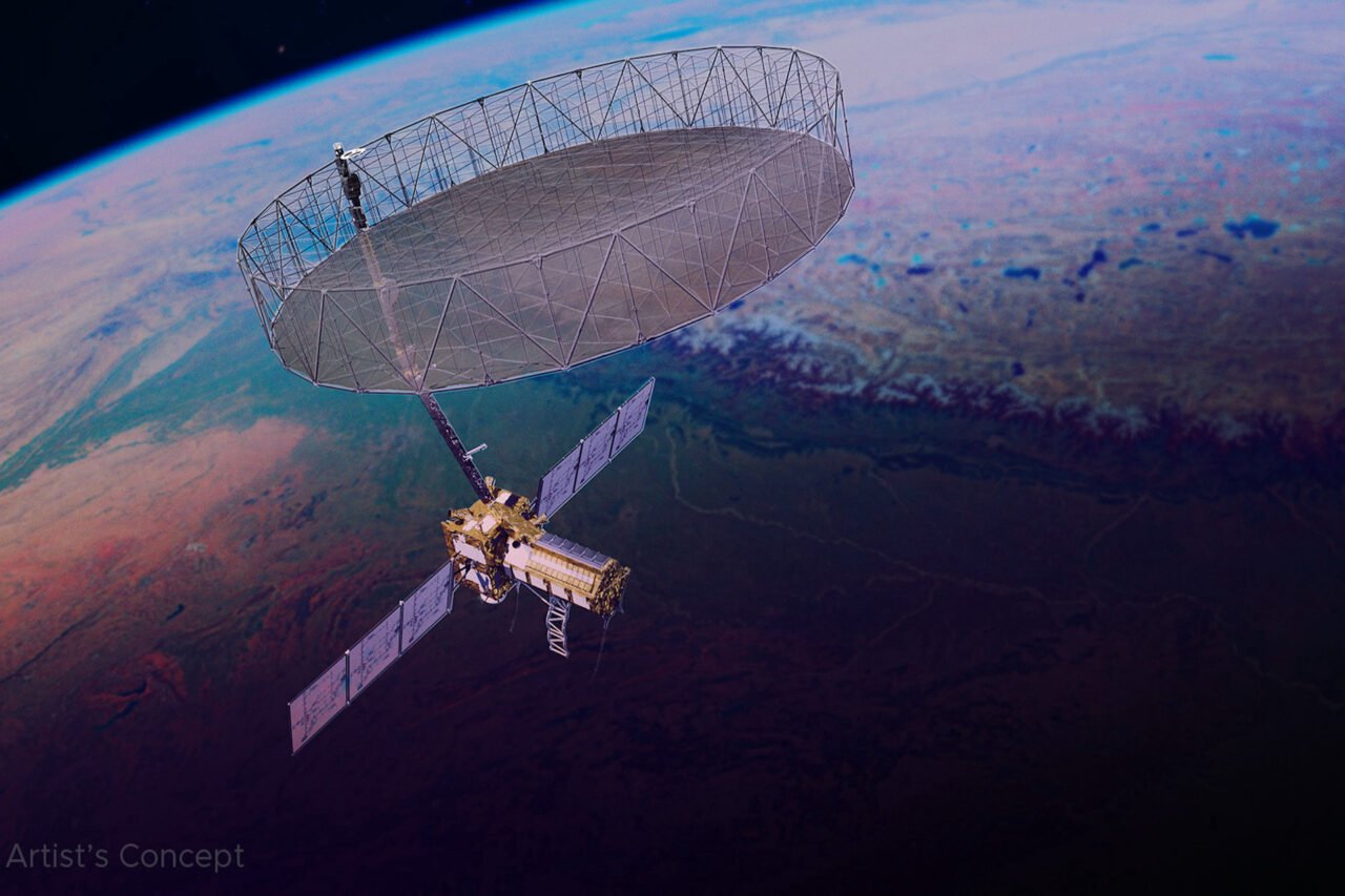 Nəhəng antena kosmosda "çiçək açdı"