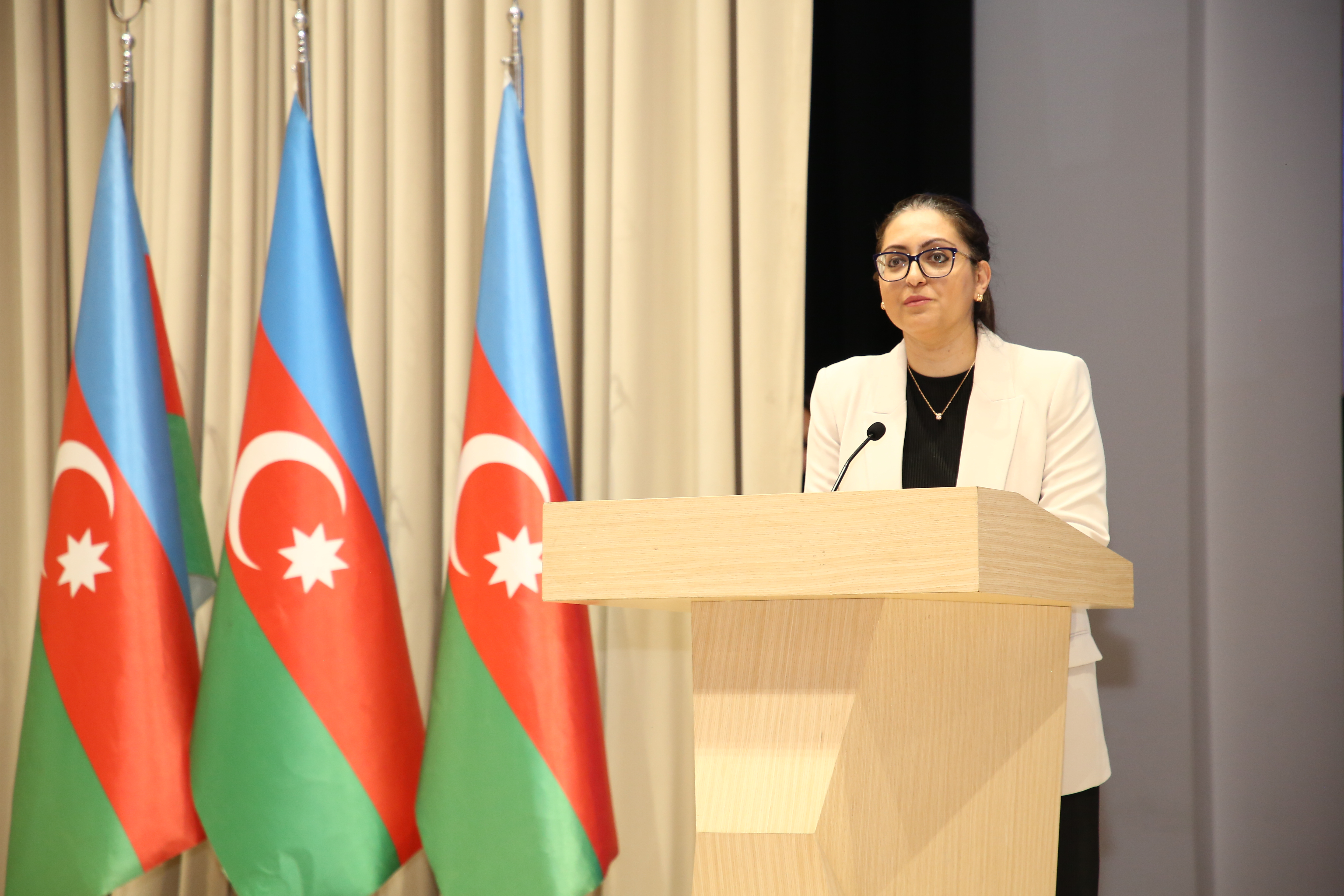 Nərminə Hüseynova: Bakı məktəblərində artıq kağız jurnallardan istifadə olunmur