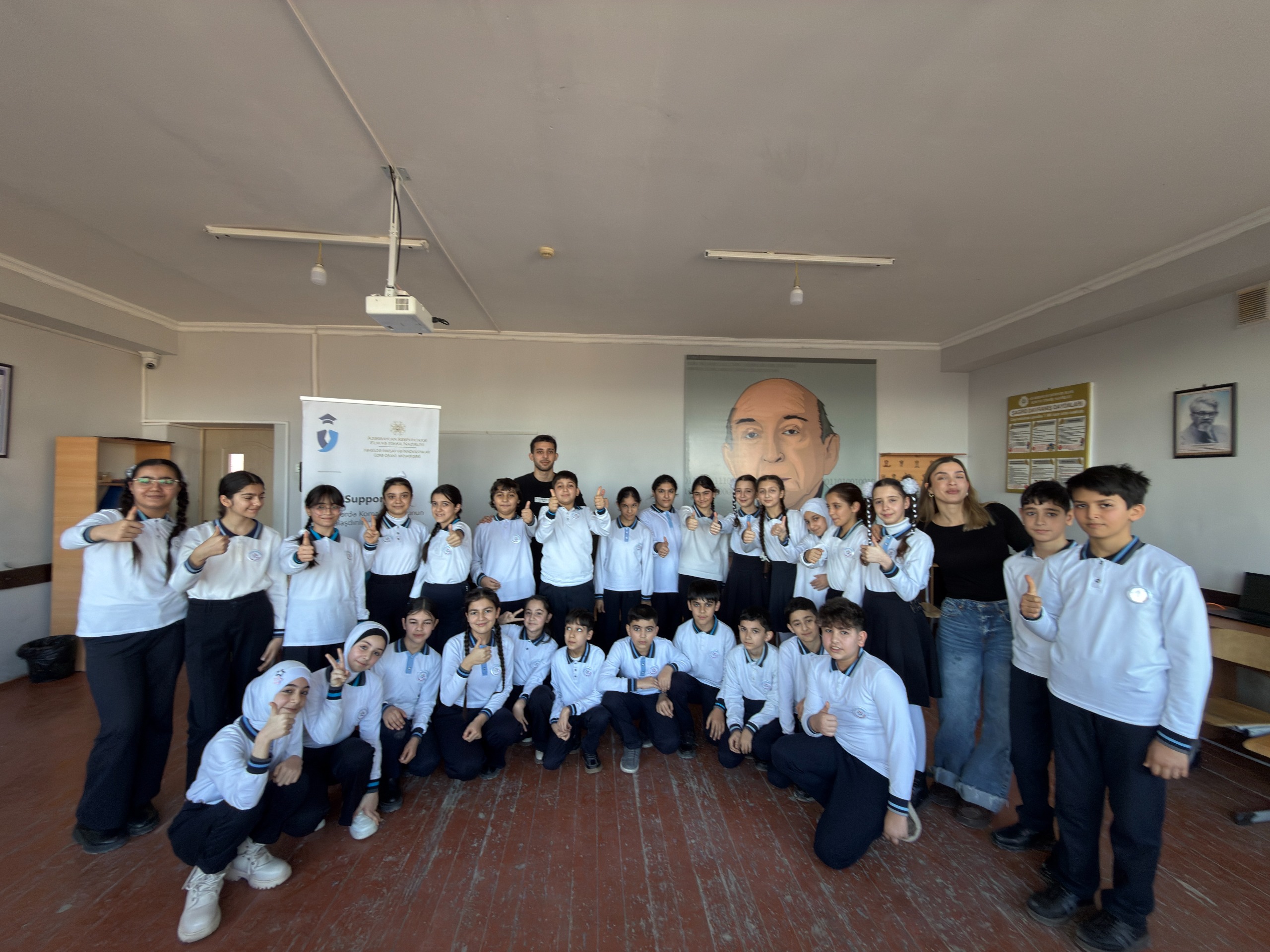 “TeamSupport: Şagirdlərdə Komanda Ruhunun Formalaşdırılması” qrant layihəsi çərçivəsində şagirdlər üçün təlimlər keçirilib