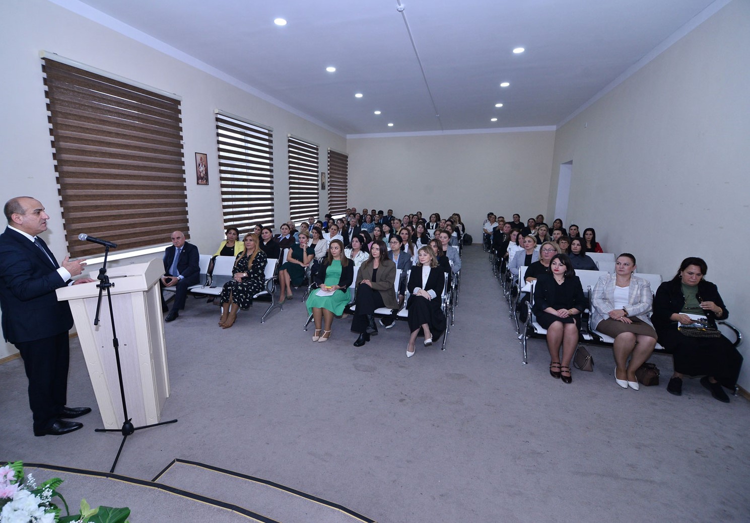 Paytaxtın ümumi təhsil müəssisələrinin rəhbərləri ilə görüşlər keçirilib