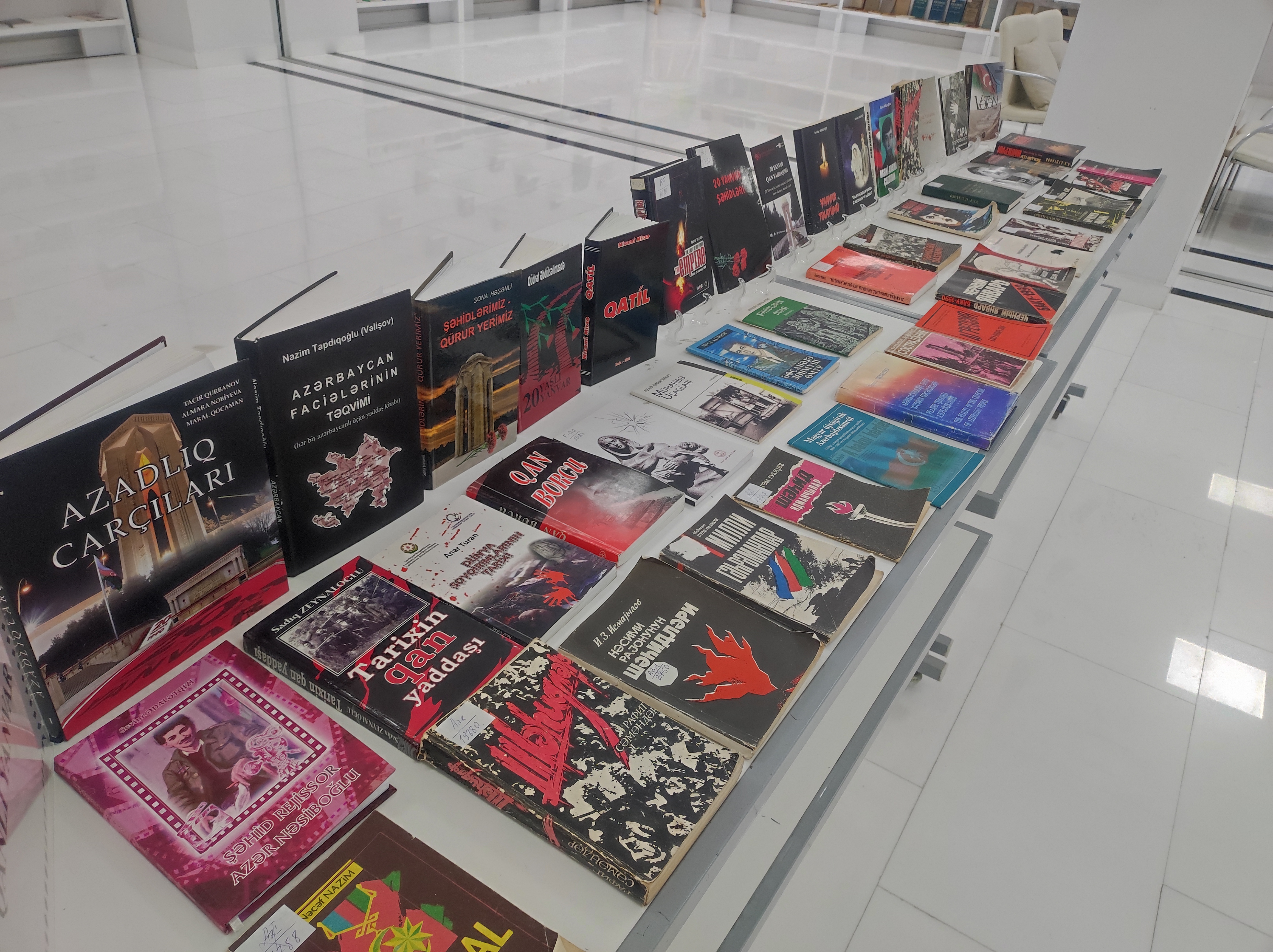 Mərkəzi Elmi Kitabxanada 20 Yanvar faciəsinin 36-cı ildönümünə həsr olunmuş sərgi təşkil edilib