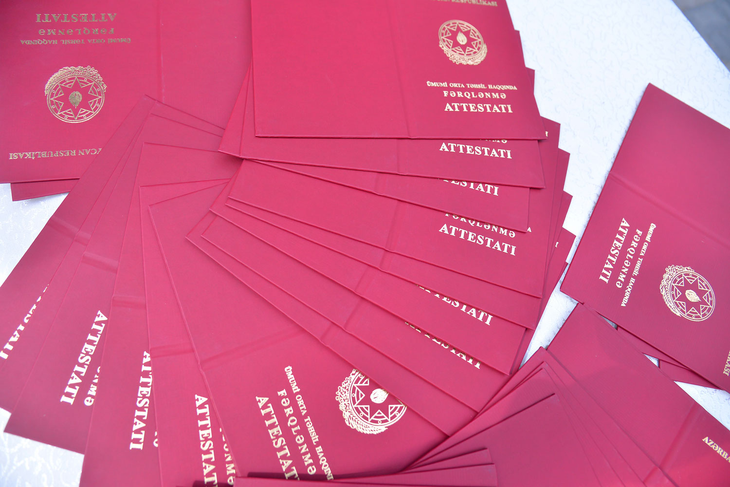 9 və 11-ci sinfi fərqlənmə attestası ilə bitirənlərin sayı açıqlanıb