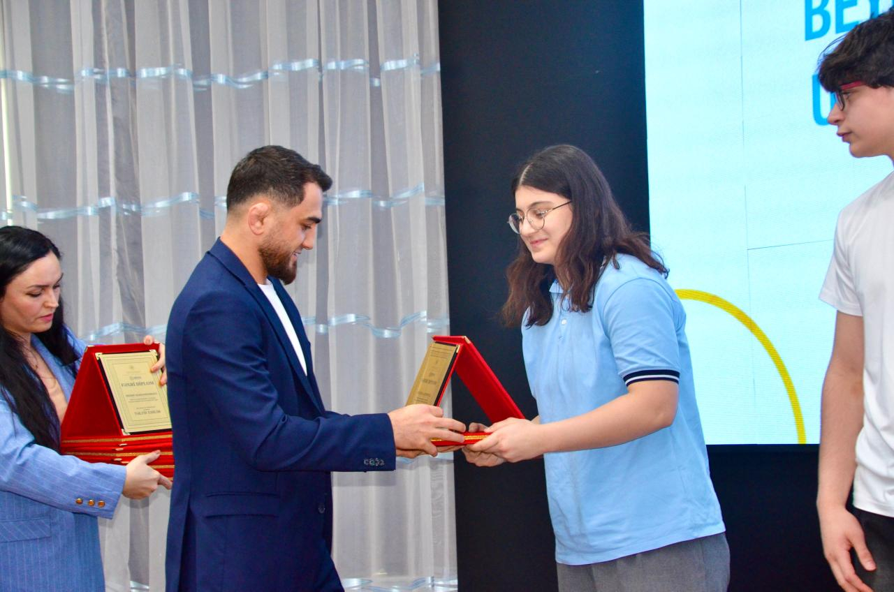İdmanda uğur qazanan məktəblilər təltif olunublar