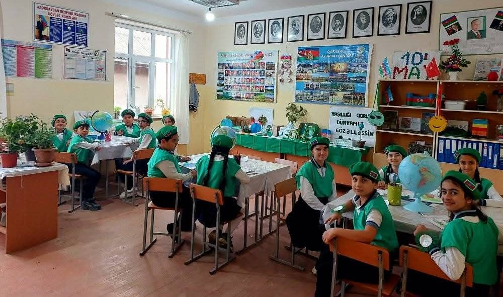 Müəllim təkcə dərsi ilə deyil, şəxsiyyəti ilə də örnək olmalıdır” – Kənd müəllimi