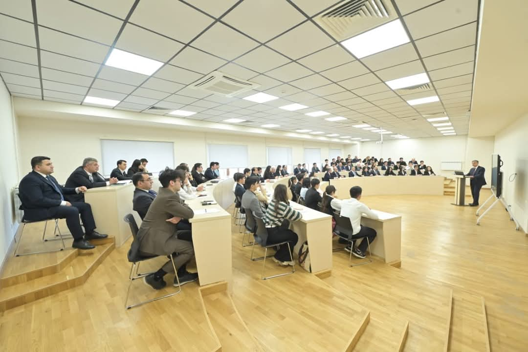 Hesablama Palatasının sədri Qarabağ Universitetinin tələbələrinə mühazirə deyib