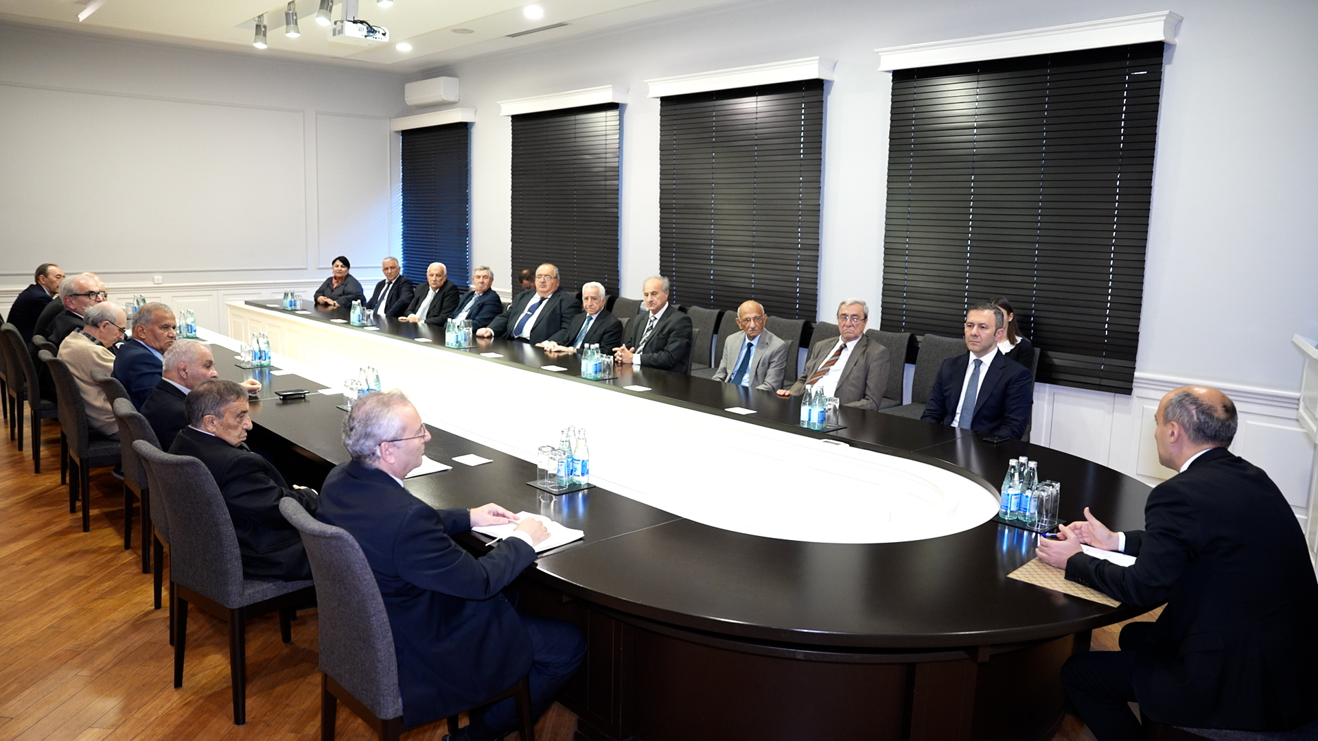 Emin Əmrullayev yüksək dövlət təltiflərinə layiq görülmüş bir qrup alimlə görüşüb