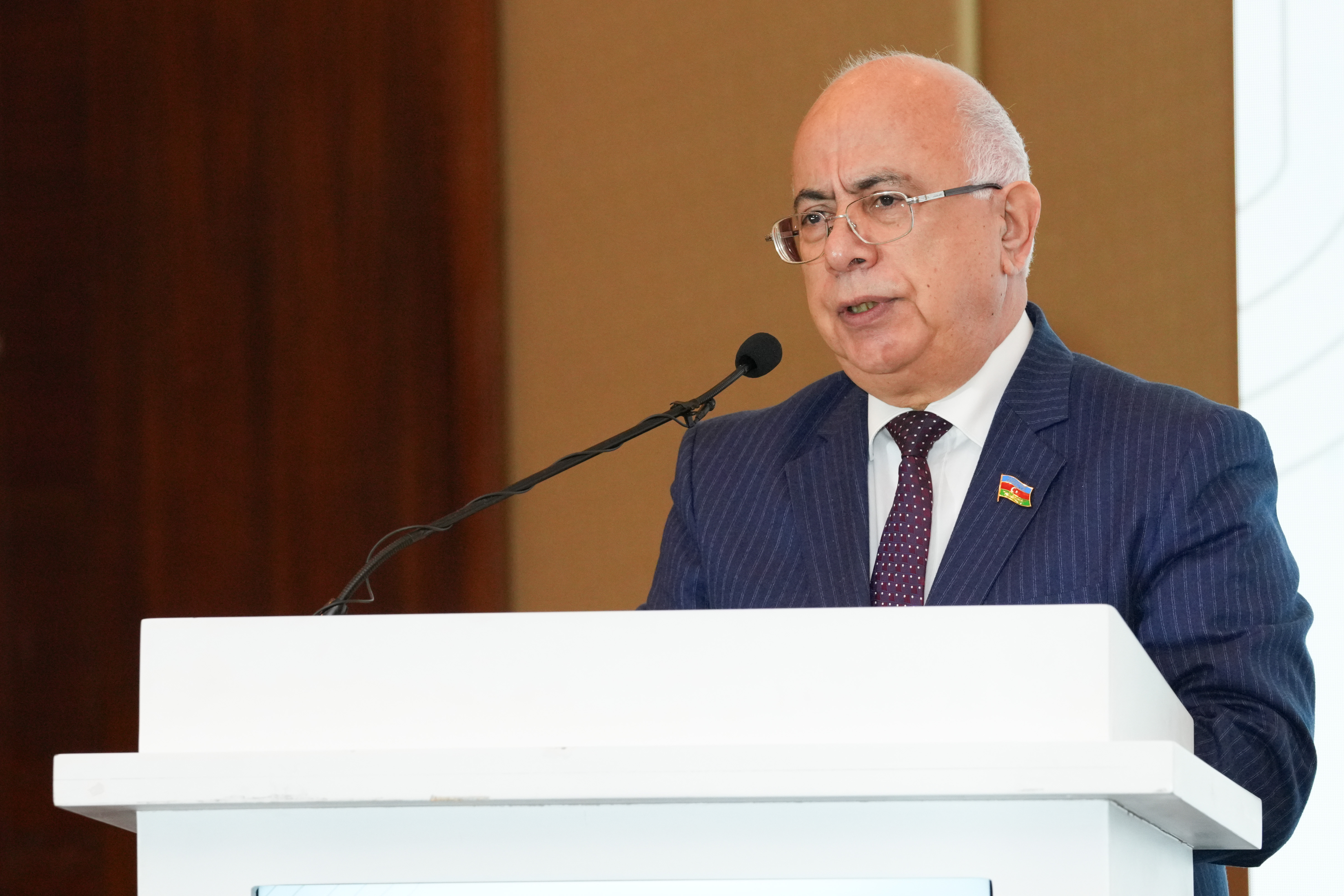 Deputat: Məktəblərdə dini düşüncənin formalaşdırılması istiqamətində işlər aparılmalıdır