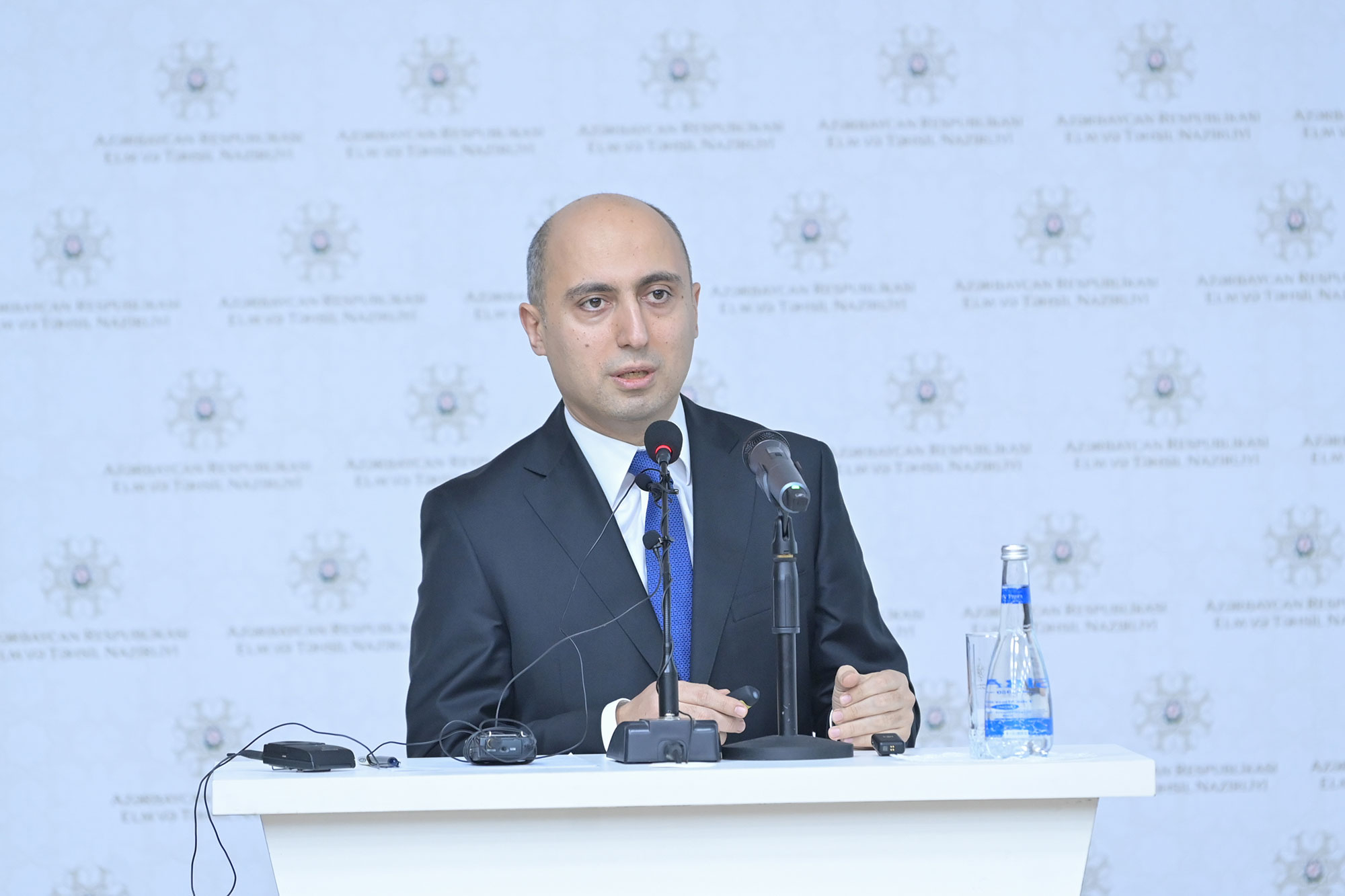 Emin Əmrullayev: Müəllimlər üçün standartlar əvvəlkilərdən daha yüksək olmalıdır