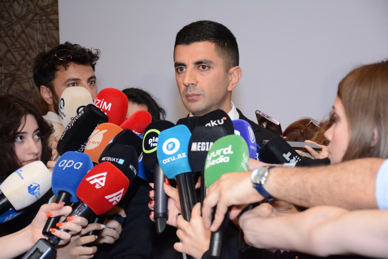 Eşqi Bağırov: “Şagirdlərin tədris zamanı telefonlardan istifadəsi yolverilməzdir”