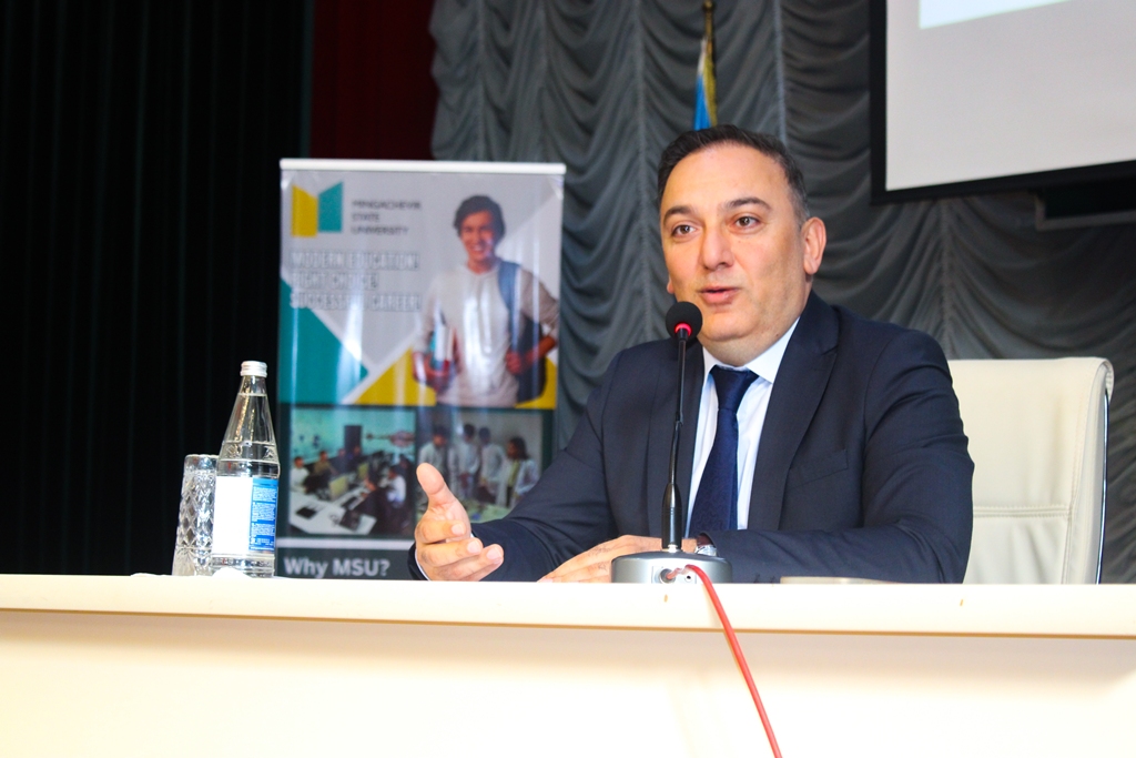 Rektor Anar Eminov Mingəçevir Dövlət Universitetində akademik karyerasına başlayan yeni müəllimlərlə görüşüb