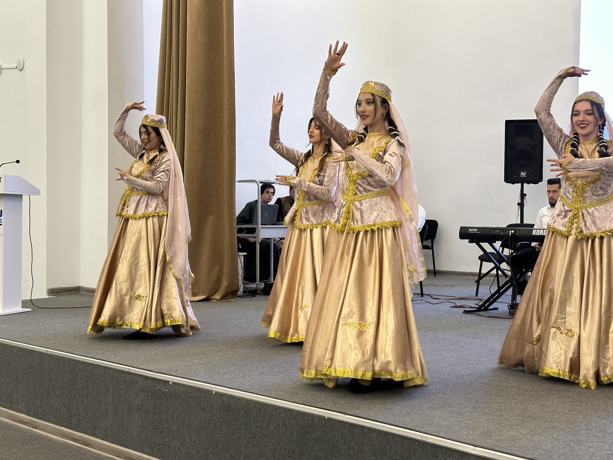 LDU-da bədii yaradıcılıq müsabiqəsinin seçim turu keçirilib