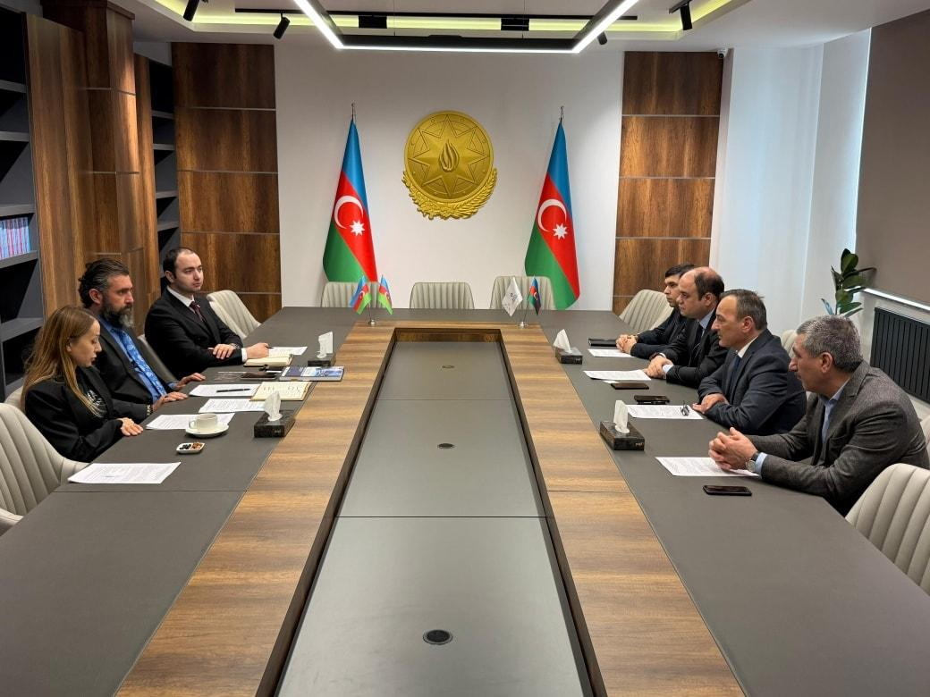 AzMİU ilə AGTL arasında strateji tərəfdaşlıq müzakirə edilib