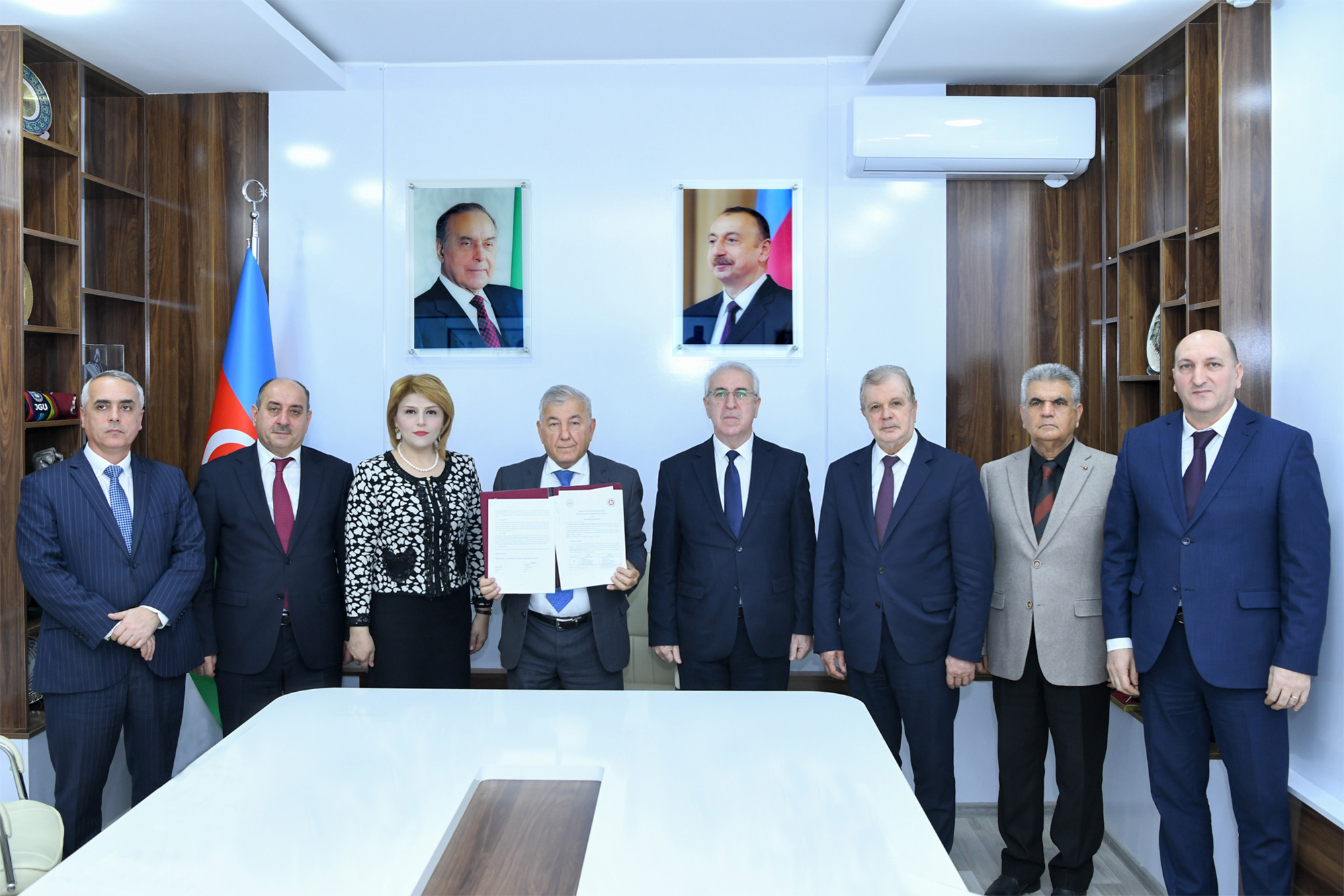 BMU Çinin daha bir universiteti ilə ikili diplom müqaviləsi imzalayıb