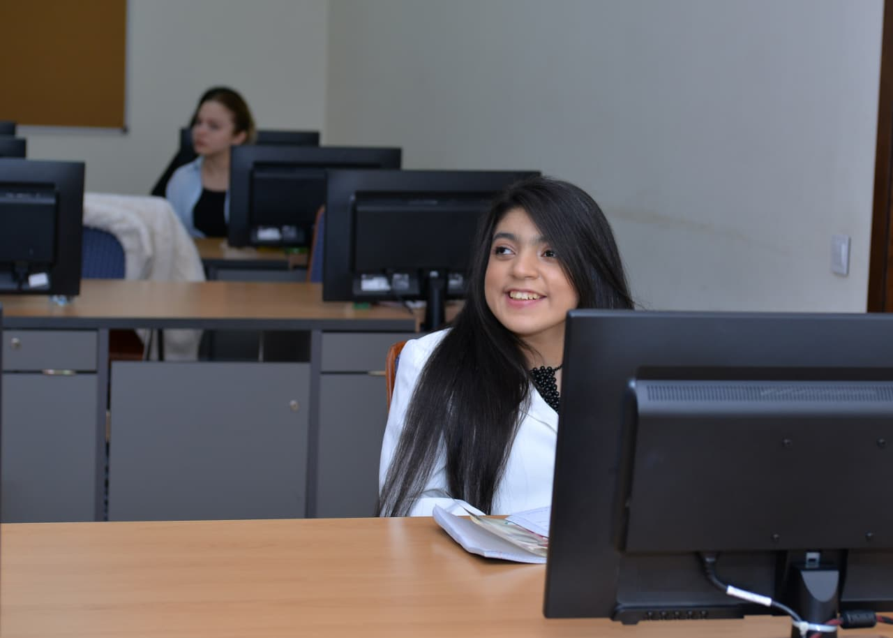 10 yaşında təhsilə başladı, indi qardaşı ilə birinciliklər qazanır