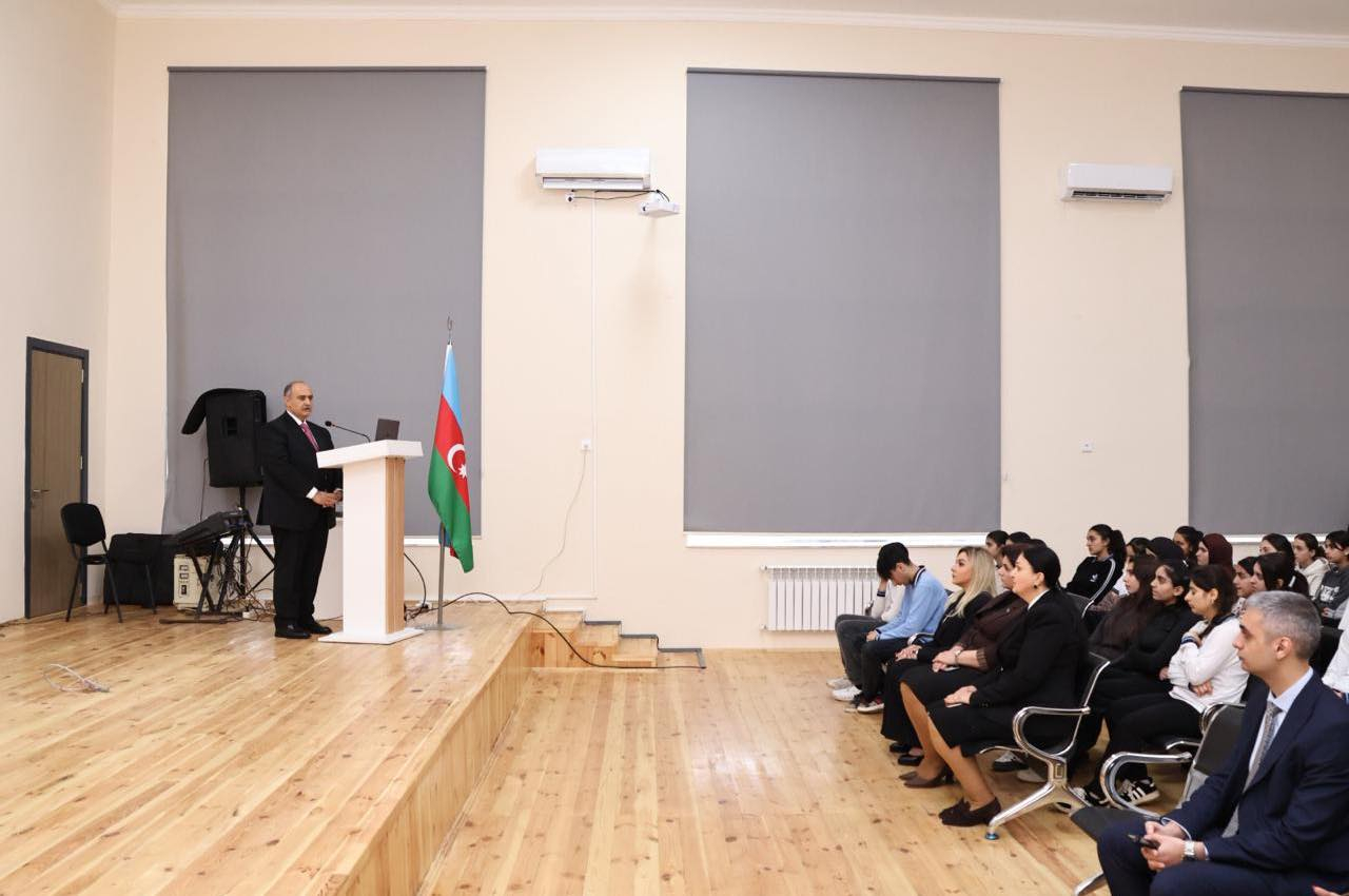 BSU-nun rektoru Astarada məktəblilərlə görüş keçirib