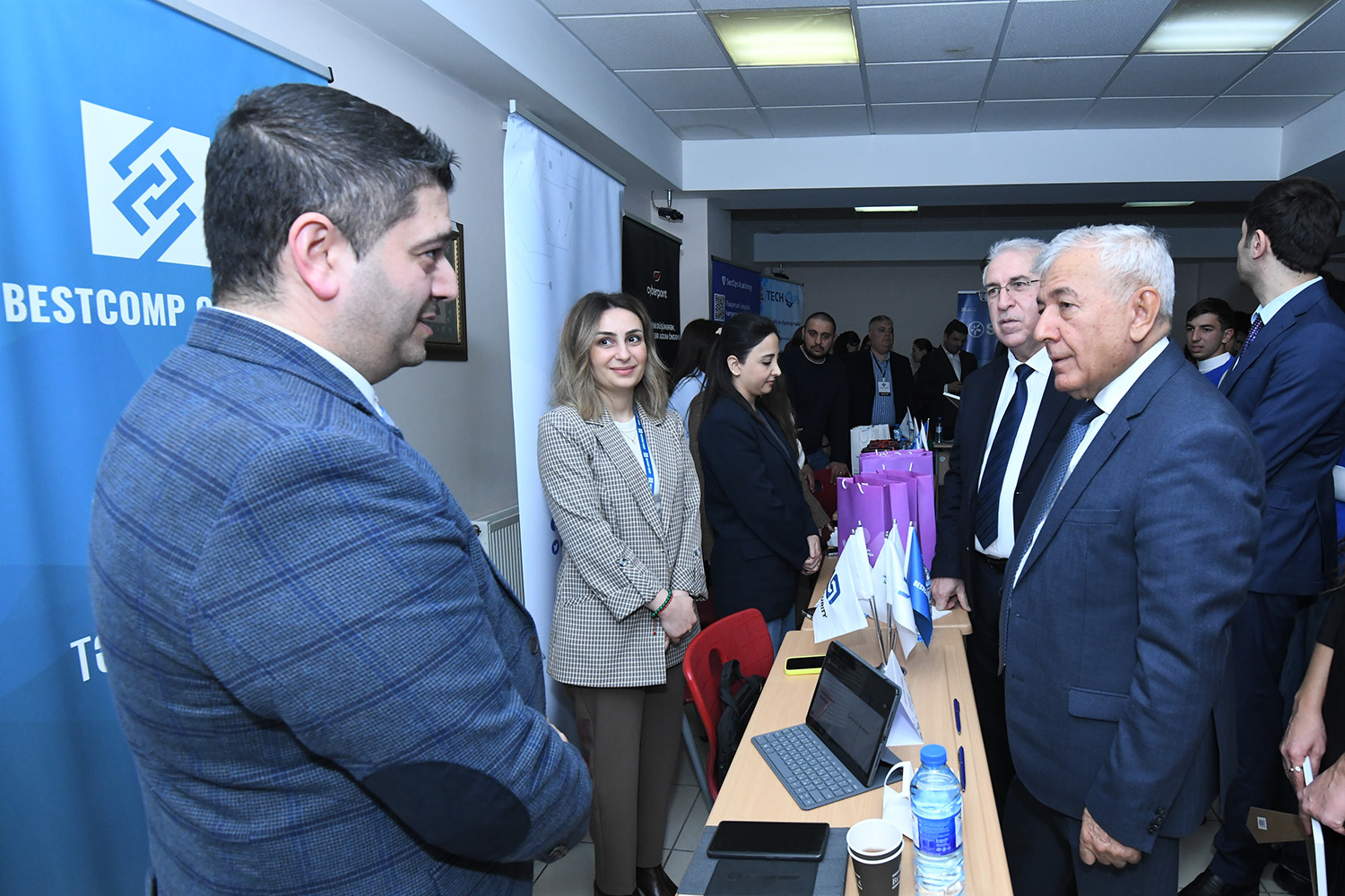 BMU-da “Karyera həftəsi” çərçivəsində növbəti sərgi təşkil olunub