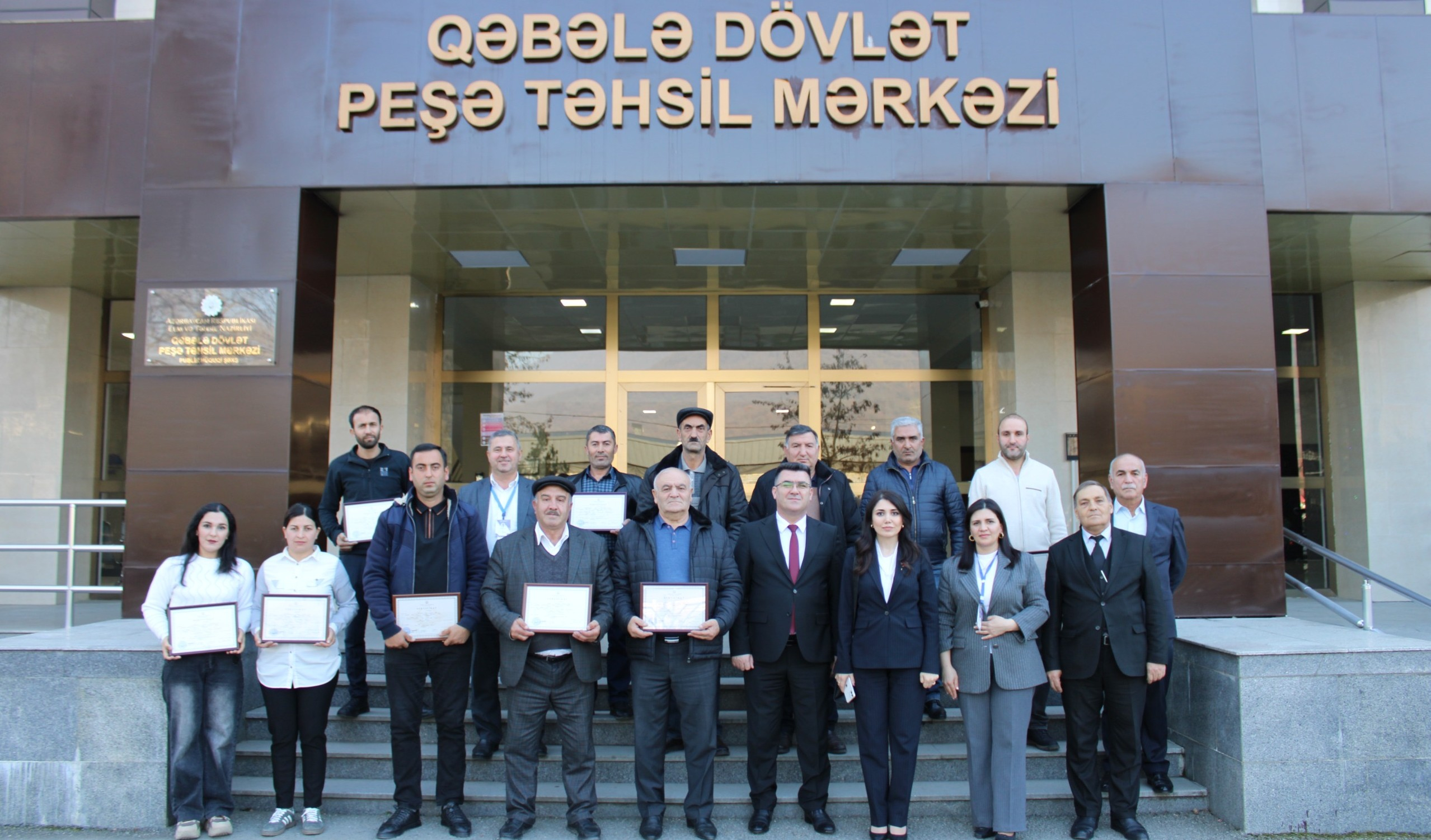 “Arıçılıq” təlimlərini uğurla bitirən müdavimlərə sertifikatlar təqdim edilib