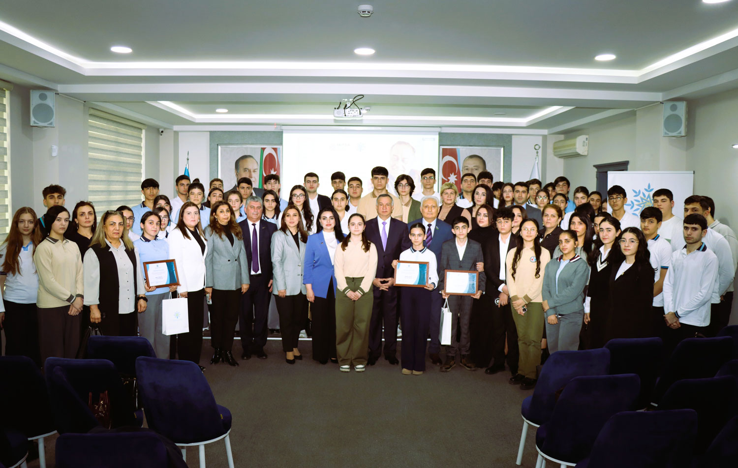 Paytaxt məktəblərində “Heydər Əliyev irsinin öyrədilməsi” dərsləri davam edir