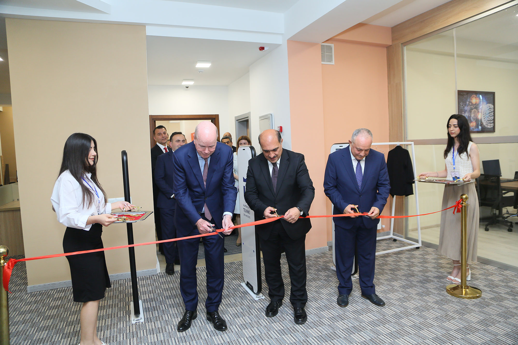 İdris İsayev AzTU-da Kitabxana İnformasiya Mərkəzinin açılışında iştirak edib