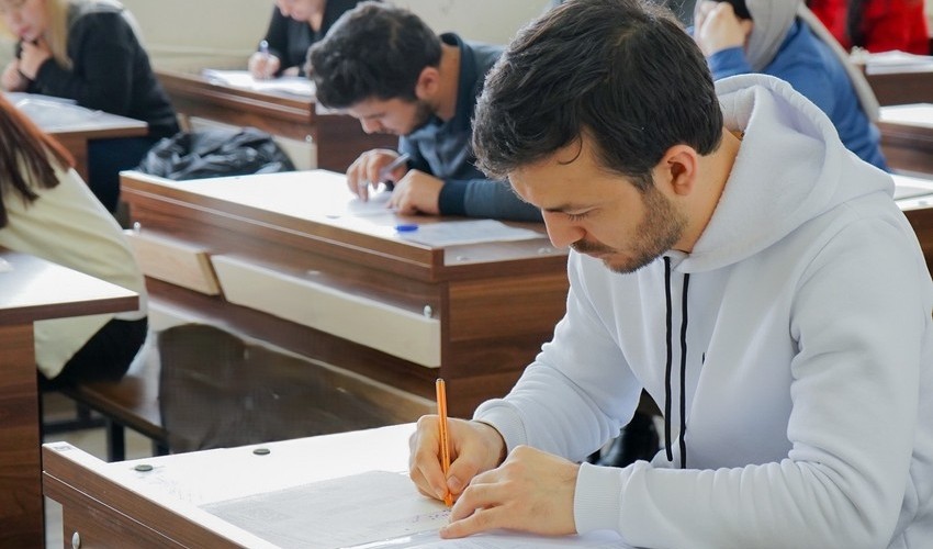 Bu gün doktorantura səviyyəsində xarici dil üzrə qəbul və fəlsəfə doktoru imtahanı keçirilir