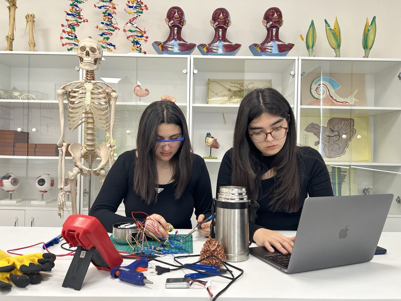 “Ağıllı termos” qızıl medal gətirdi: Gənc ixtiraçılar Azərbaycanı ISEF-də təmsil edəcəklər