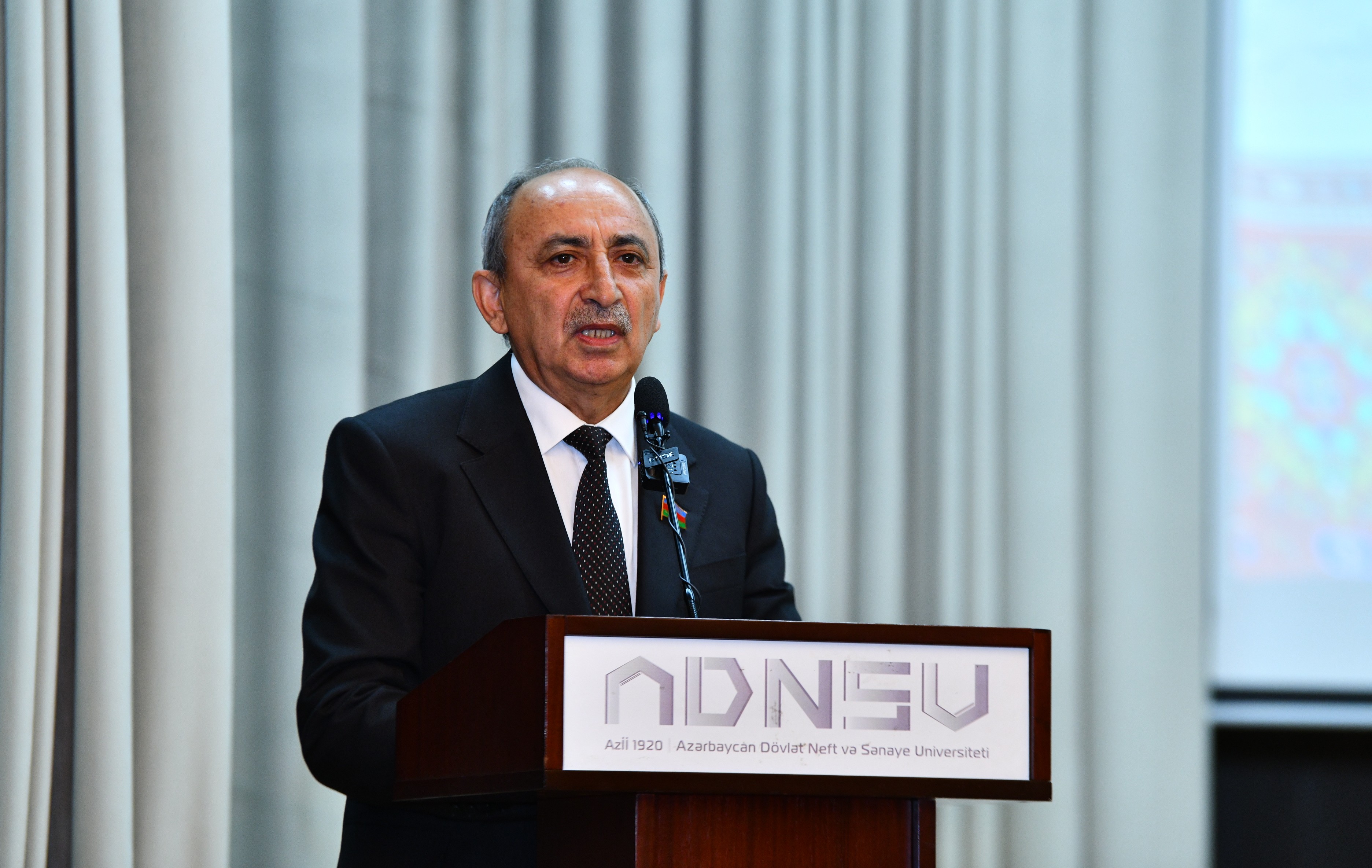 Əziz Ələkbərli: “Qayıdış ideyasına görə təhsil müəssisələrinin də üzərinə böyük vəzifə düşür”