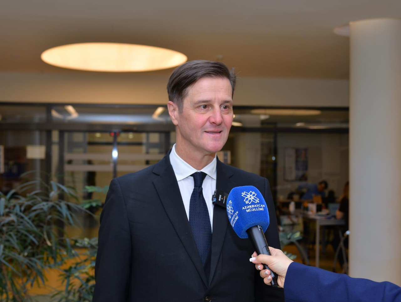 Françesko Bankini: IB məktəblərinin sayı artır