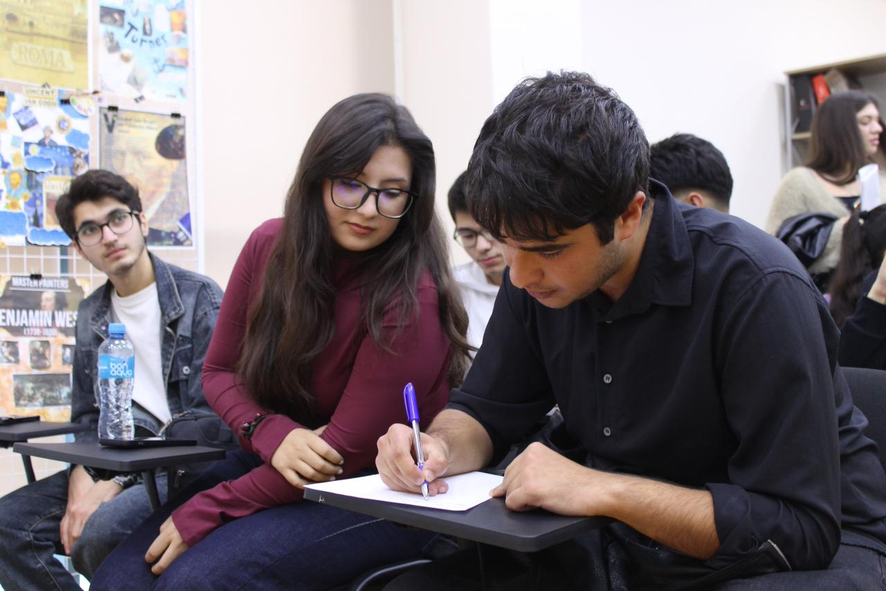 AzMİU-da “Karyerada liderliyə doğru ilk addımlar” adlı sessiya keçirilib