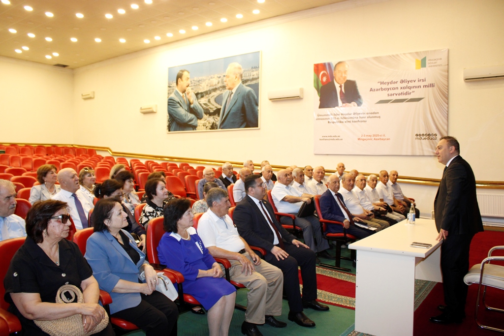 Rektor Anar Eminov Mingəçevir Dövlət Universitetinin əməkdar müəllimləri ilə görüşüb
