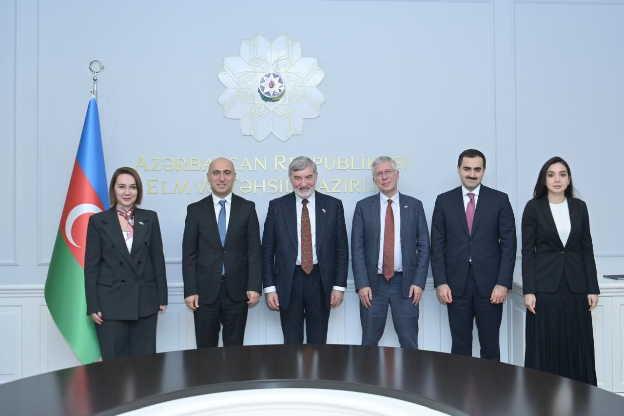 Emin Əmrullayev Böyük Britaniyanın Lordlar Palatasının üzvü ilə görüşüb