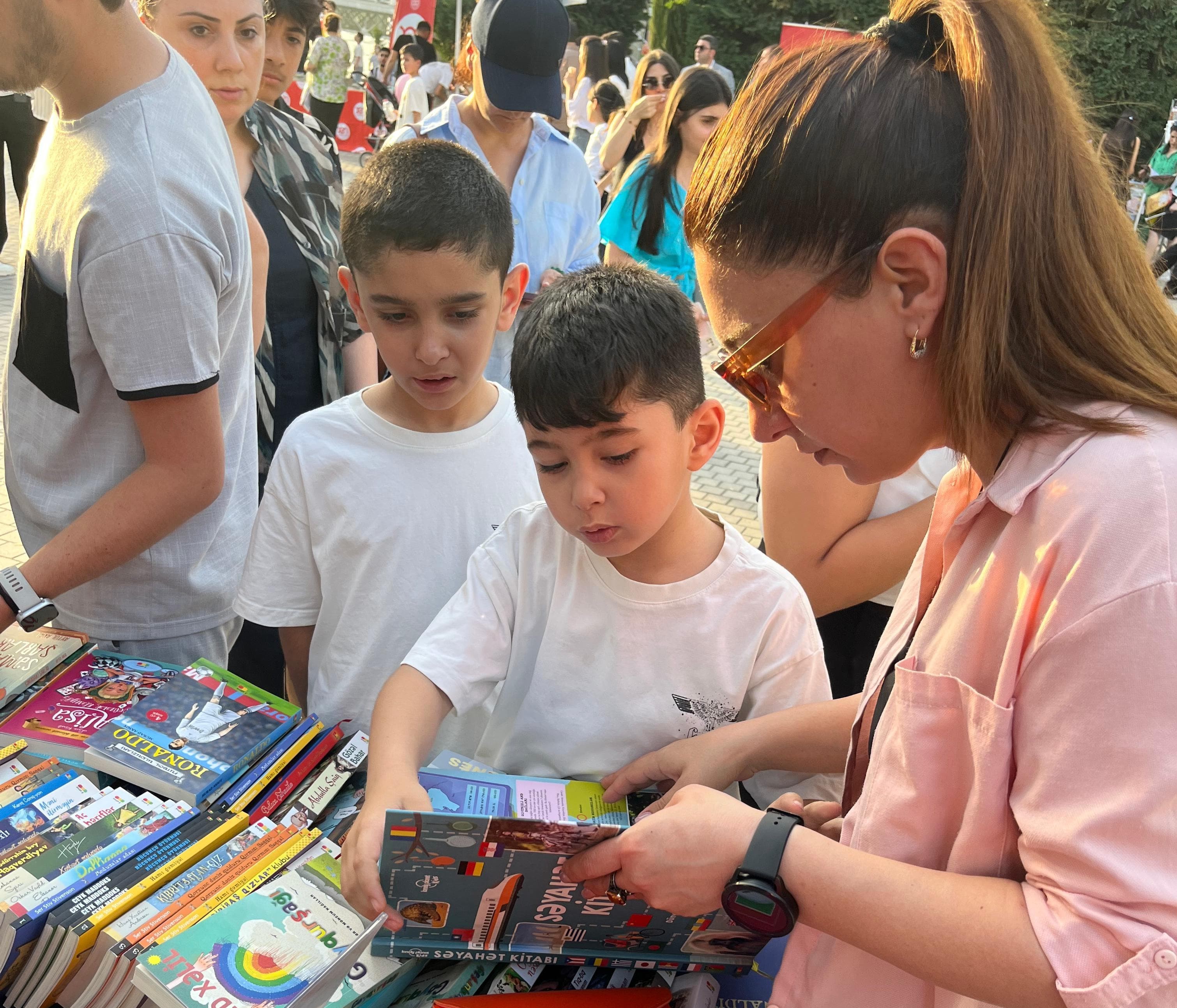 “Özümü nağılların içində hiss edirəm” – Kitab sərgisindən REPORTAJ