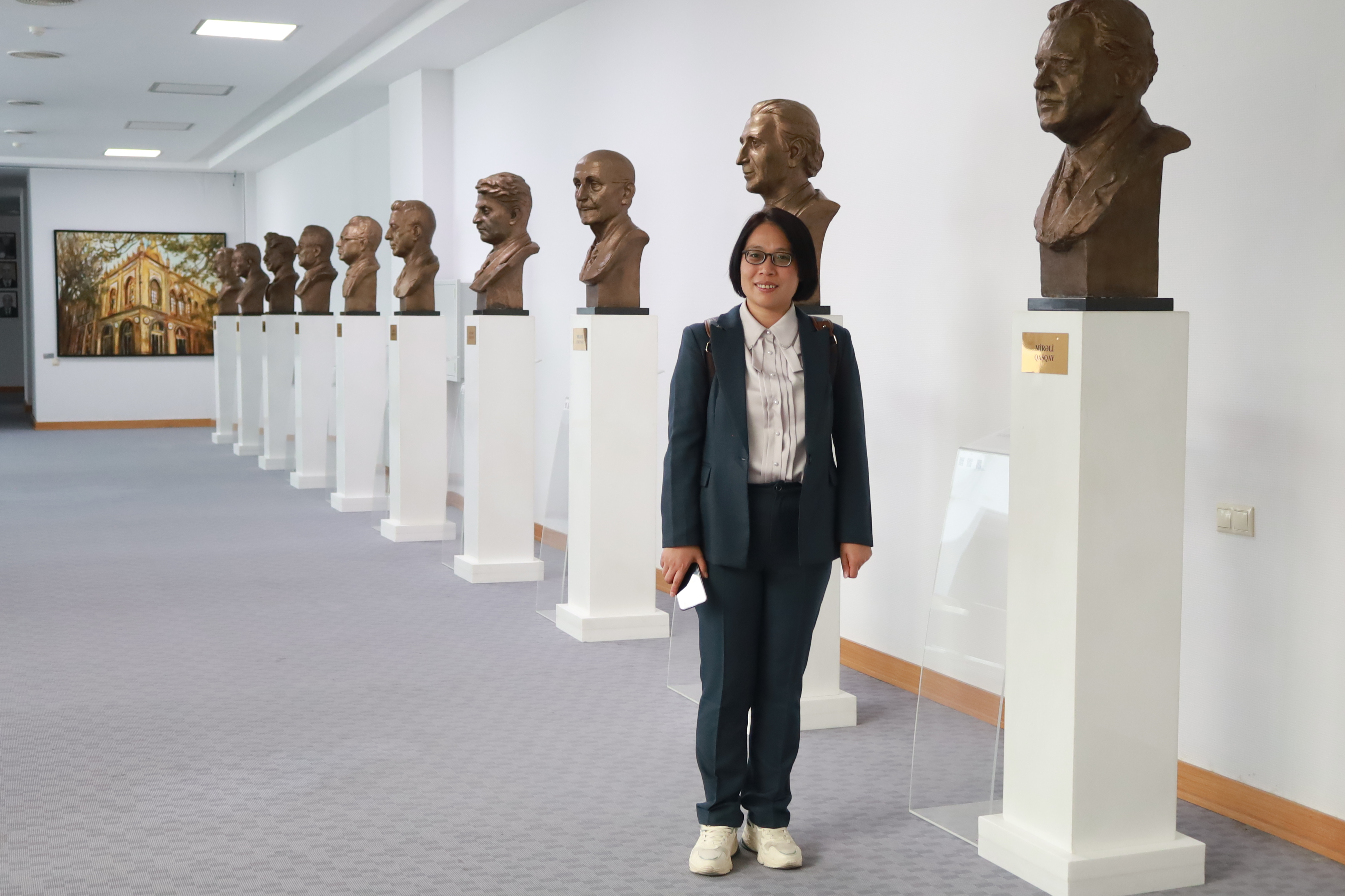 ÇXR-nın Lanzhou Universitetinin müəllimi MEK-i ziyarət edib