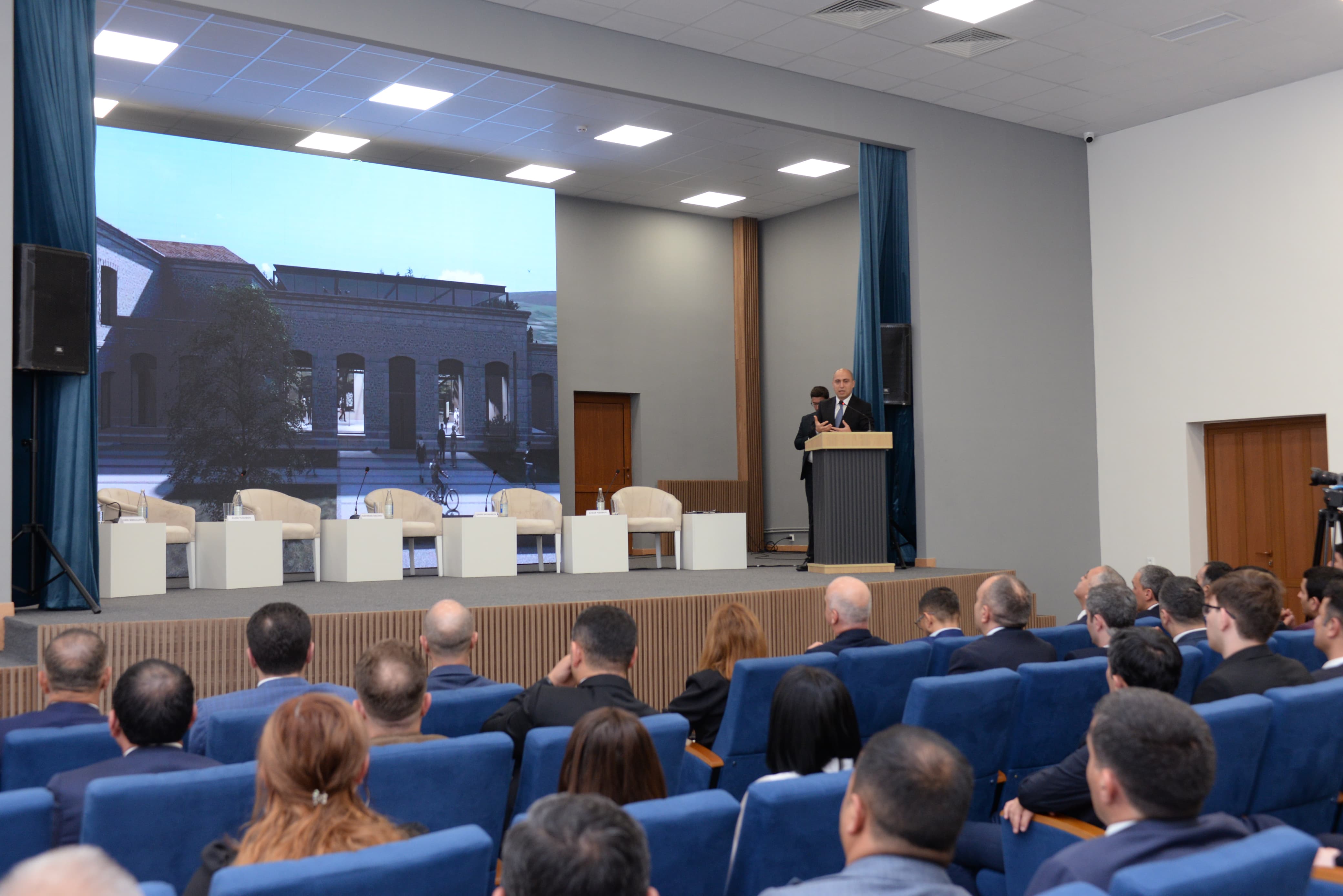 Qarabağ Universitetinin İncəsənət fakültəsi tarixi binaya köçürüləcək