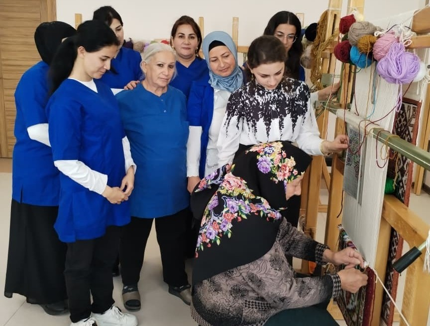 79 yaşlı nənə hər gün dərsdə: İndi imtahana hazırlaşır