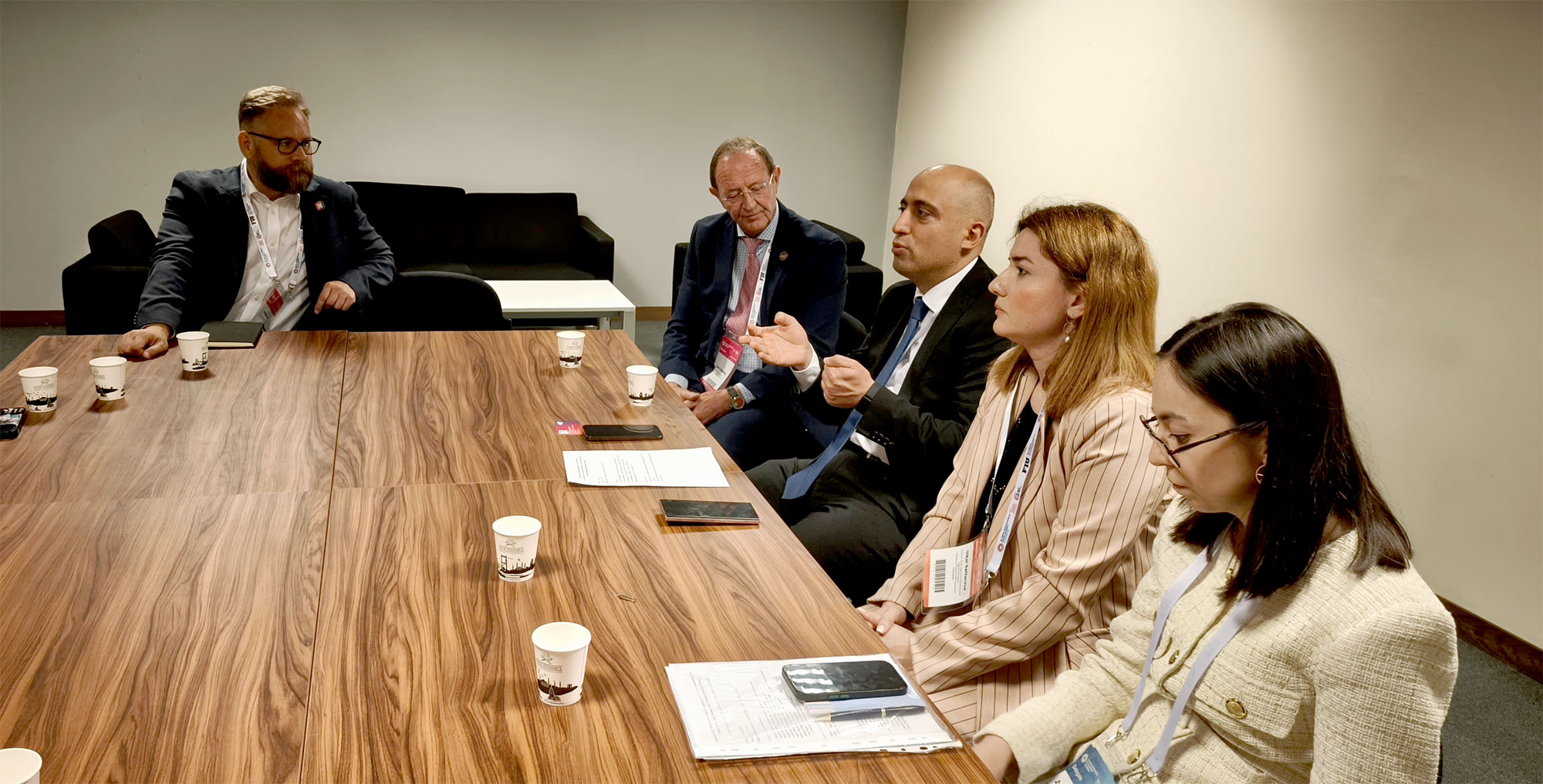 Nazir “City Hong Kong” Universiteti və “Asia Greentech” Fondunun rəhbərləri ilə görüşüb