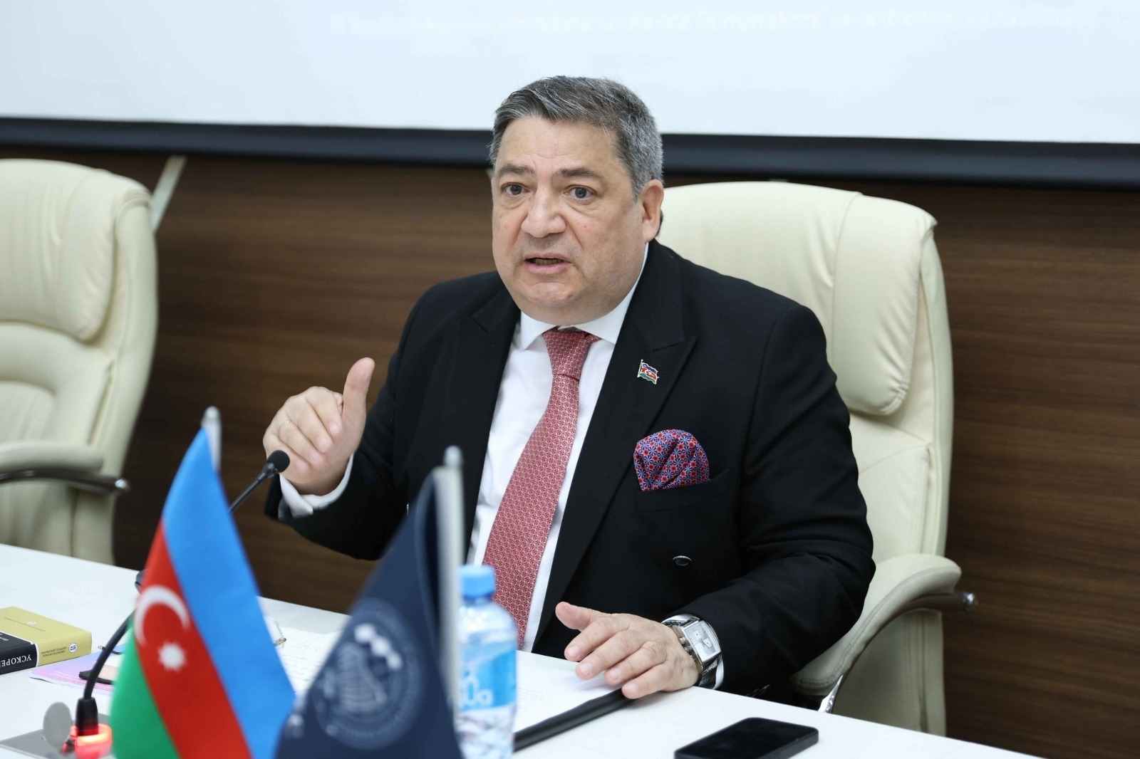 Professor Zahid Məmmədov beynəlxalq yubiley medalı ilə təltif olundu
