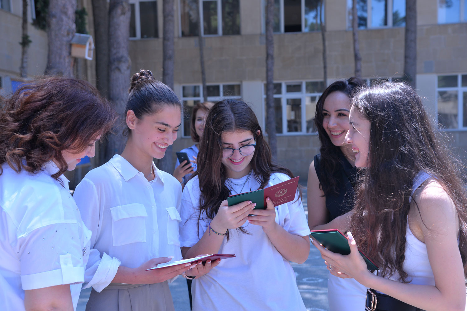 Bakıda məktəbi fərqlənmə attestatı ilə bitirənlərin sayı açıqlanıb