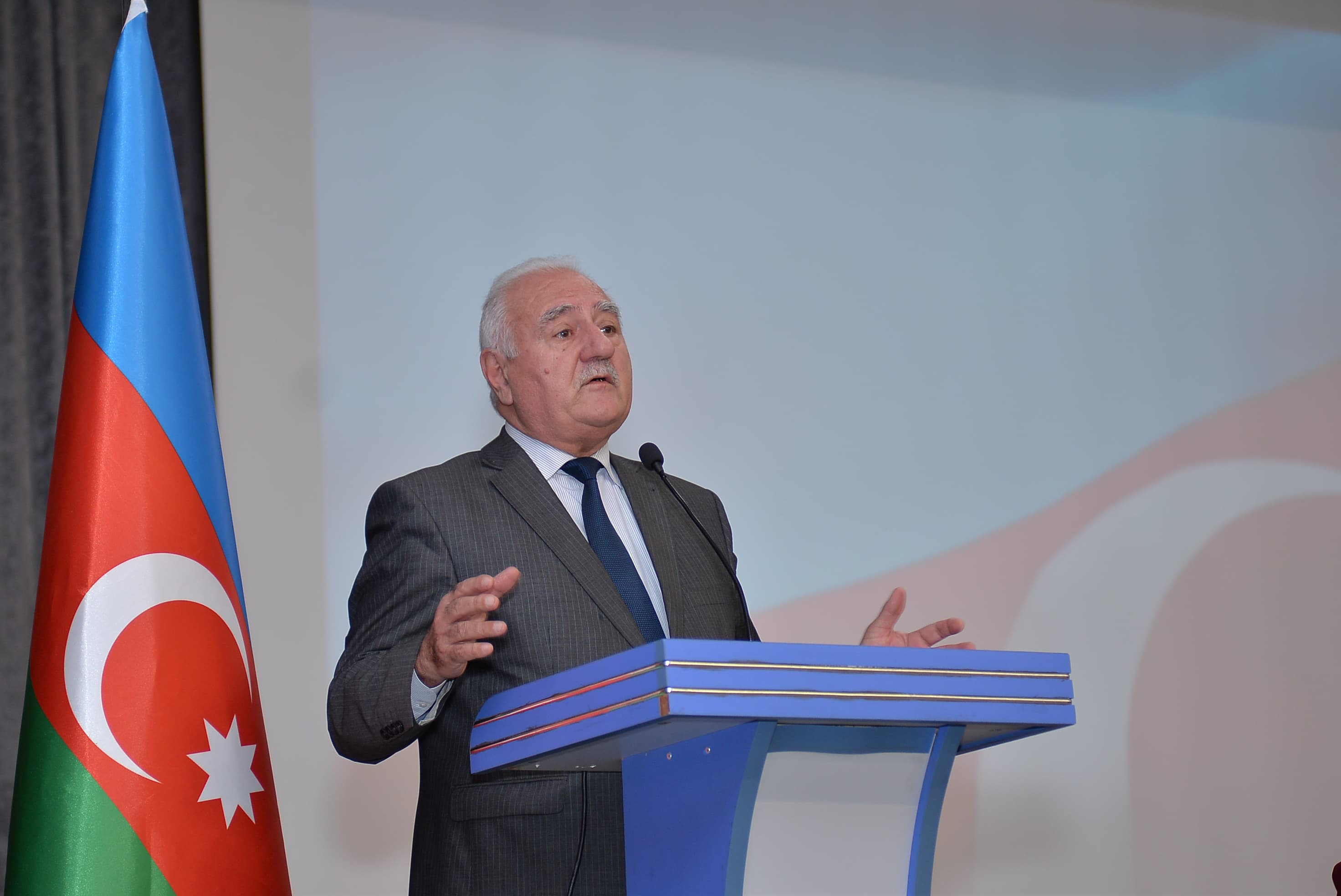 İctimai Şura sədri: “Son zəng” tədbirləri məktəb daxilində və sadə formada keçirilməlidir