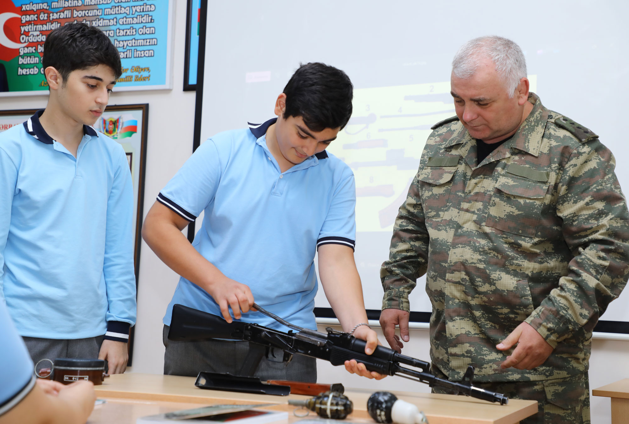 Məktəbdə işləmək istəyənlərin nəzərinə: vakansiyalar var