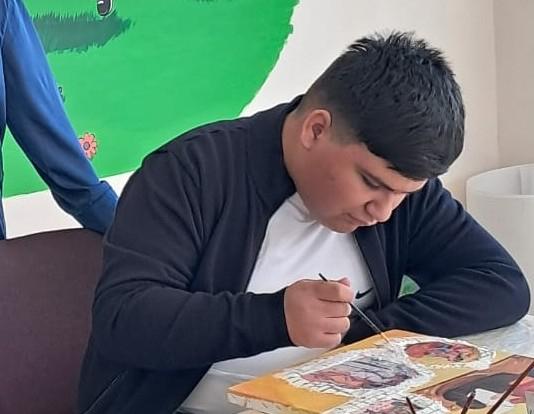 Fırçası ilə nağıllar yaradan 14 yaşlı rəssam