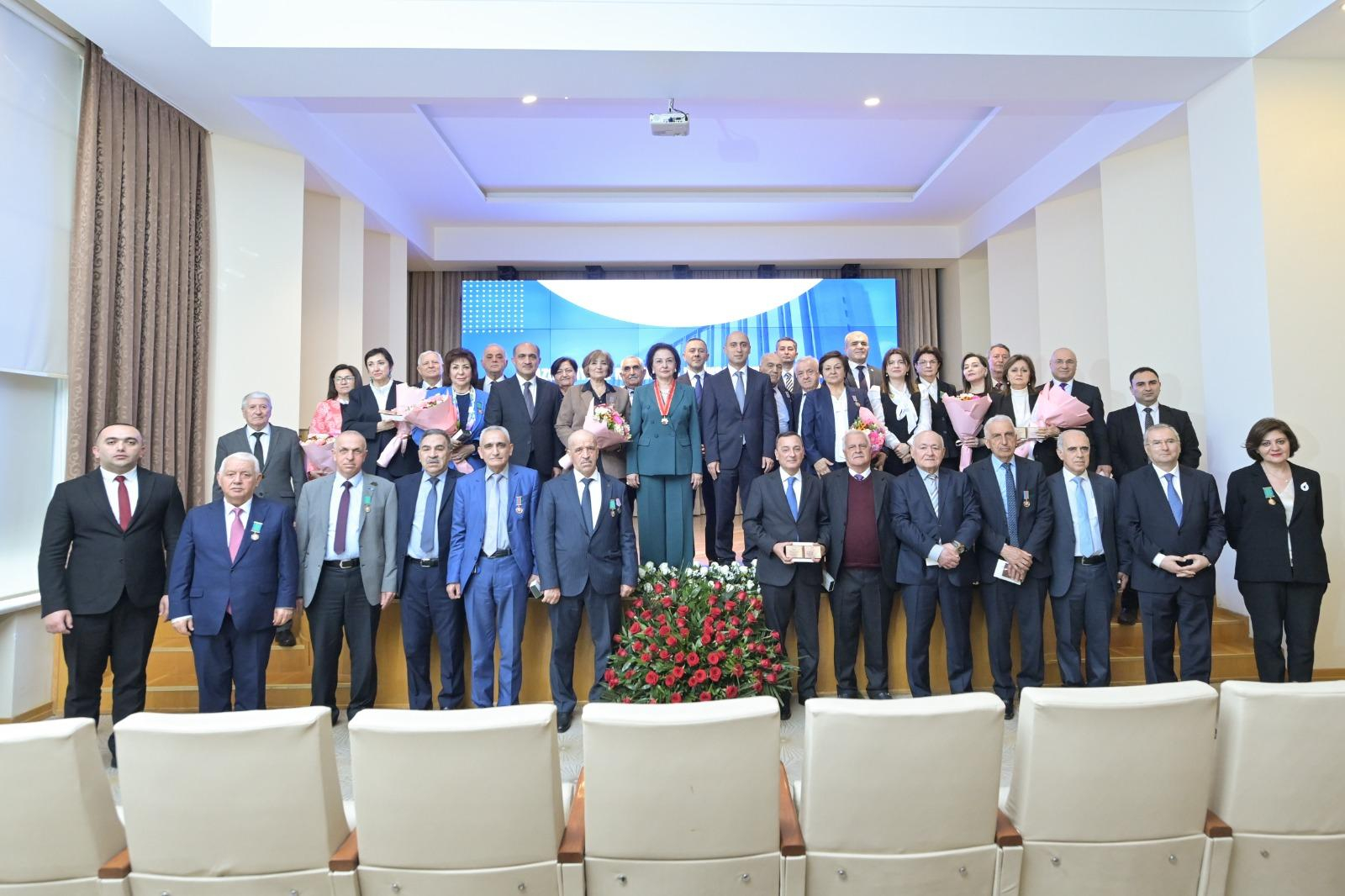 AzMİU-nun əməkdaşlarına dövlət mükafatları təqdim olunub